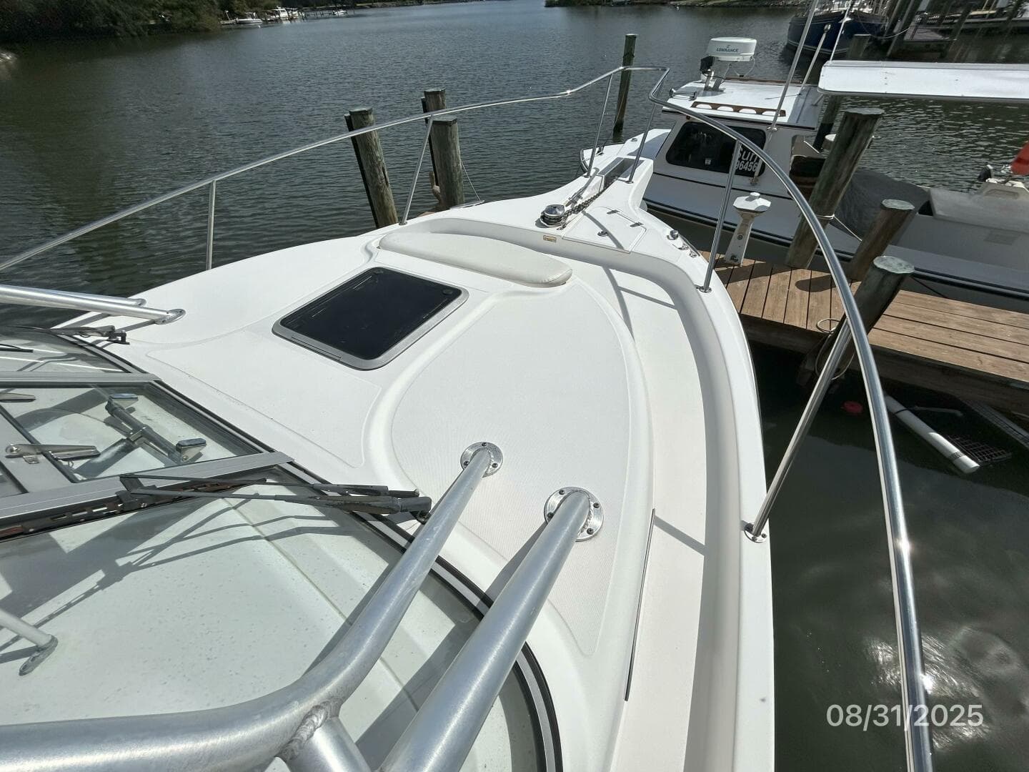 31' Boston Whaler foredeck1