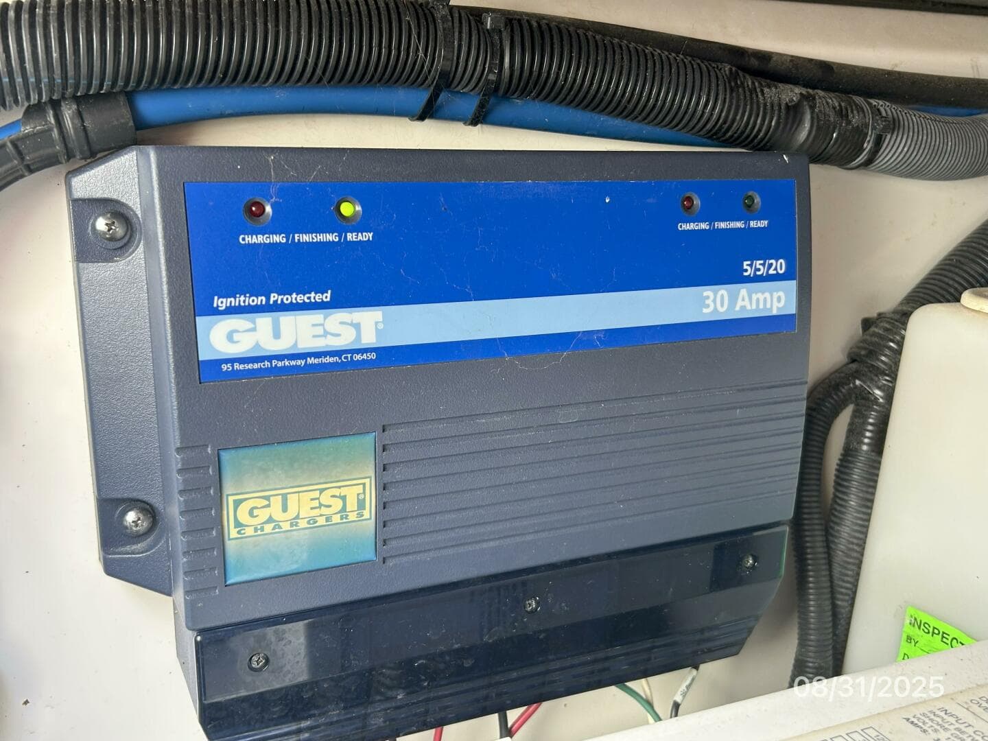 31' Boston Whaler batter charger