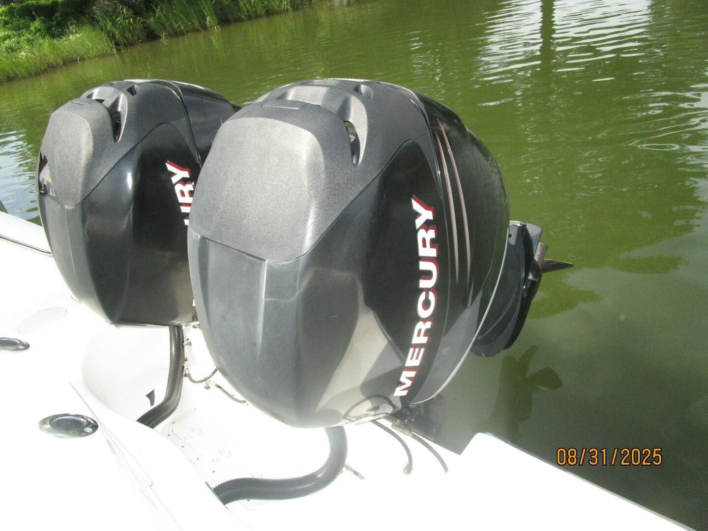 31' Boston Whaler outboards3
