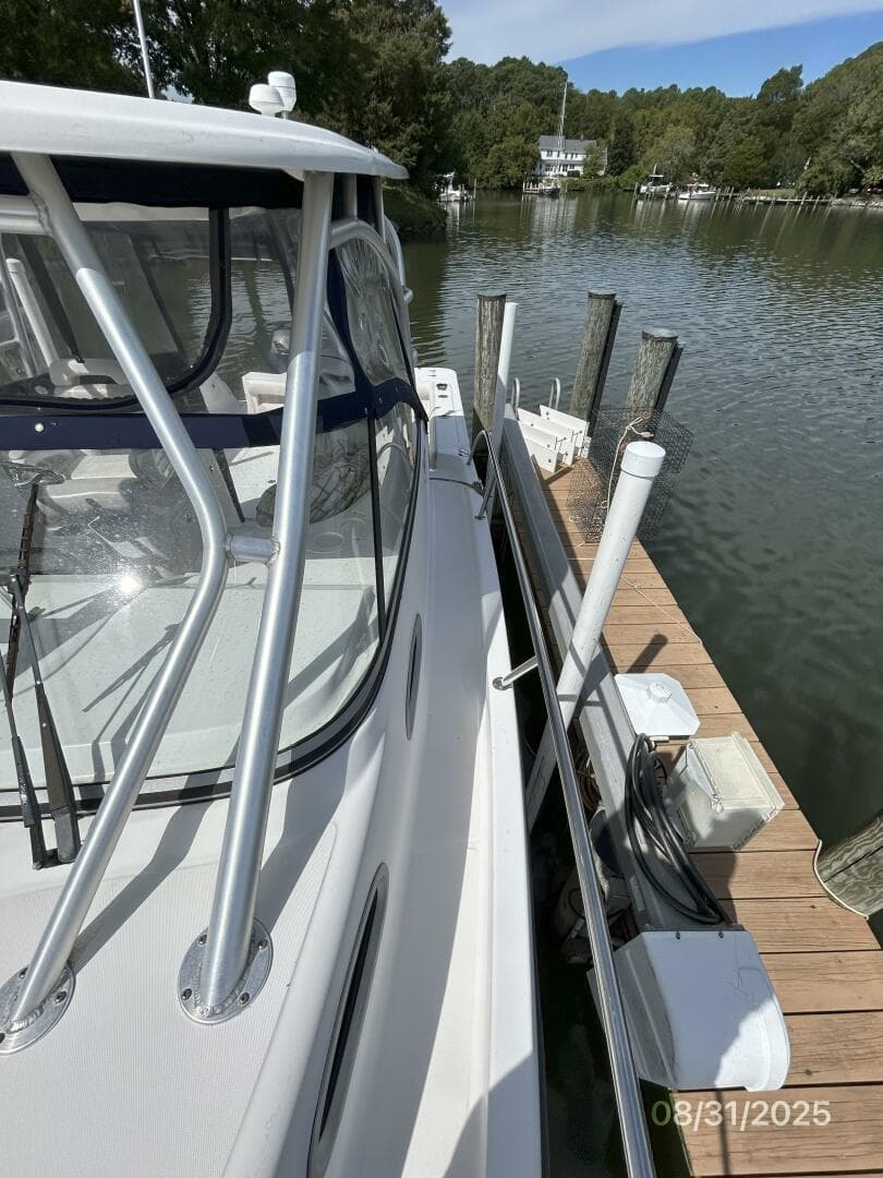 31' Boston Whaler port side deck1
