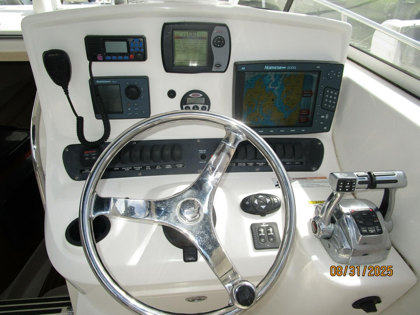 31' Boston Whaler helm2