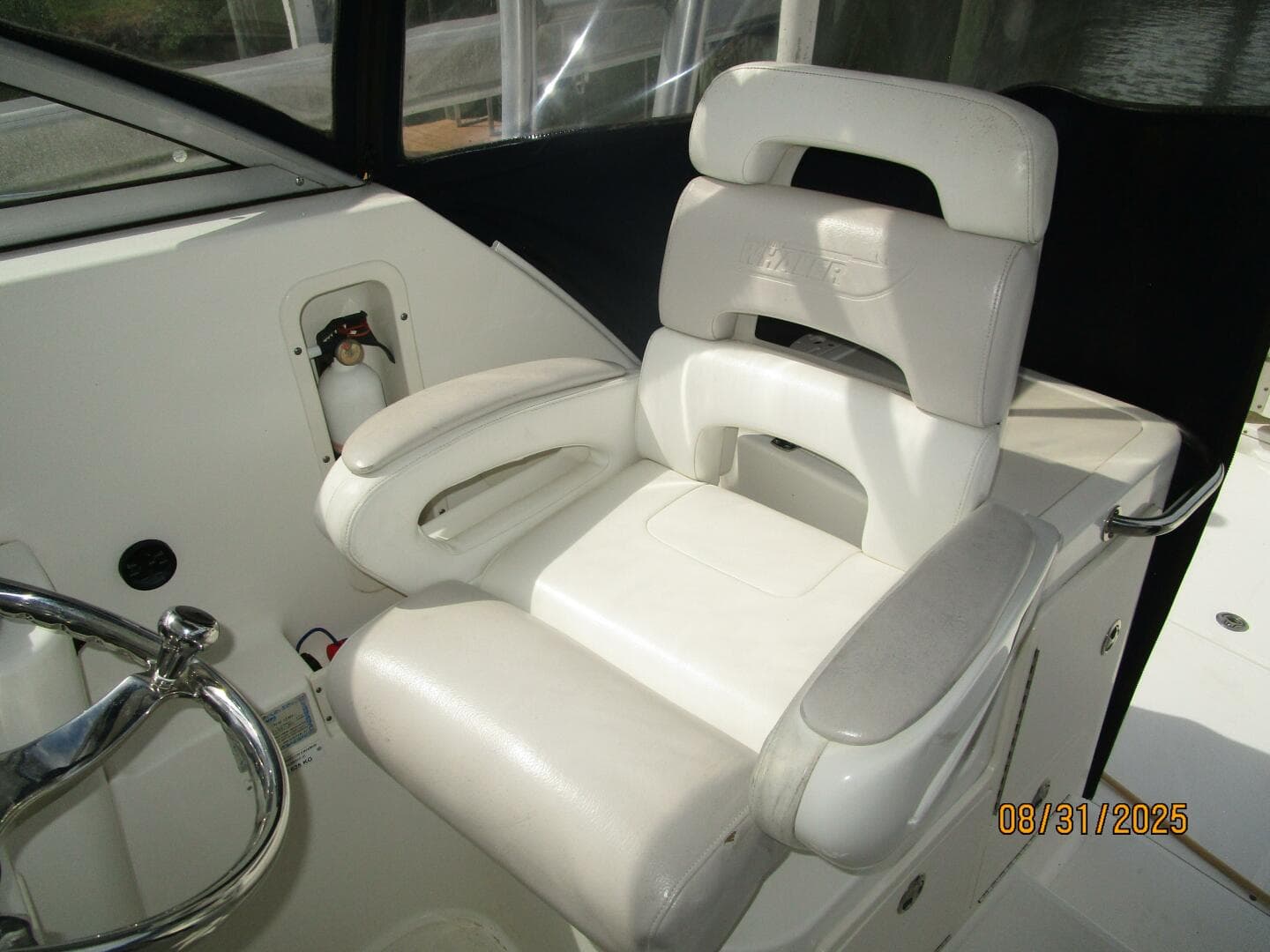 31' Boston Whaler helmseat