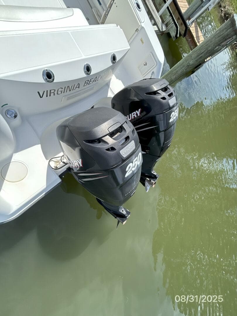 31' Boston Whaler outboards1