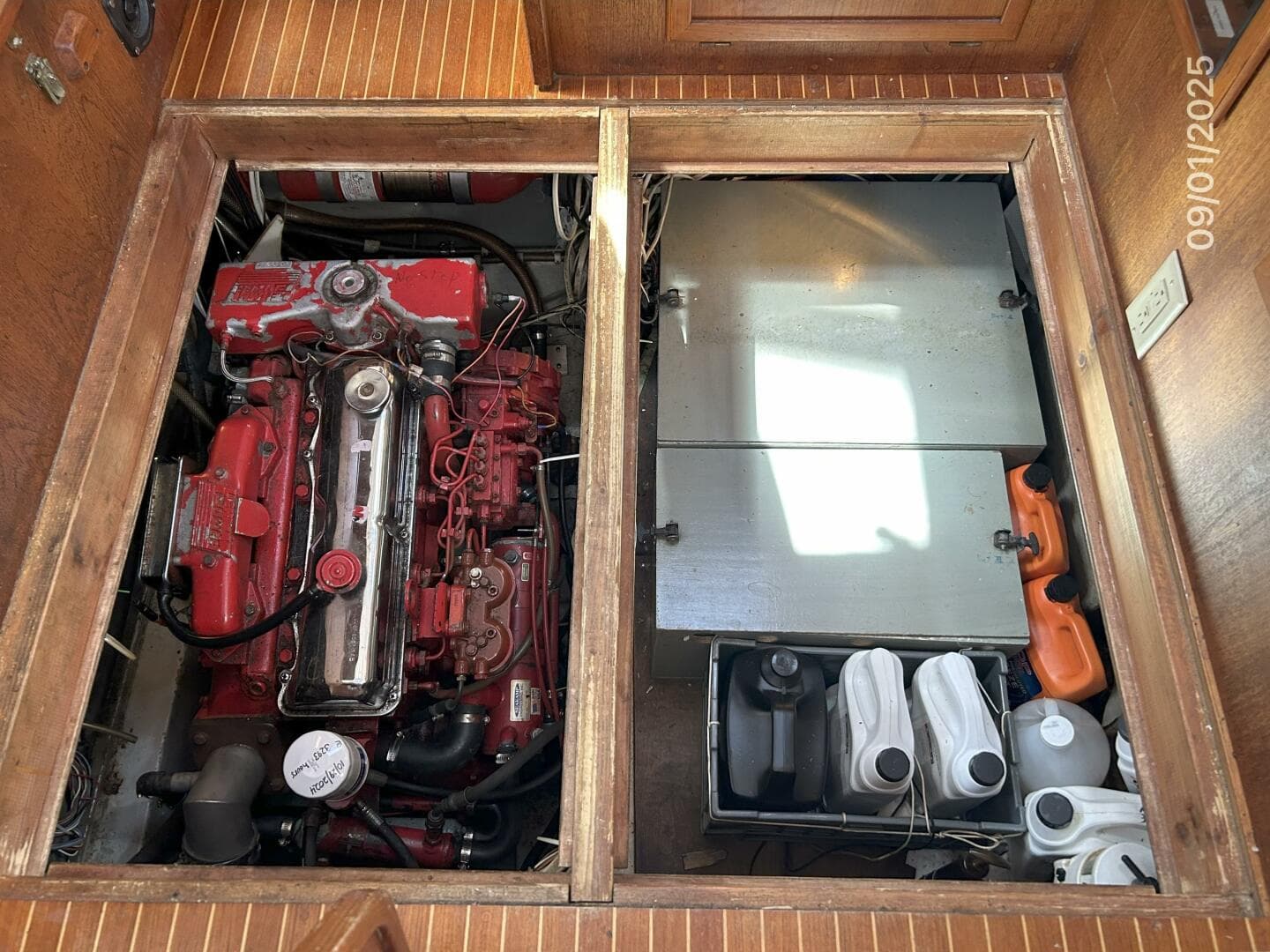 40' Nauticat engine room access