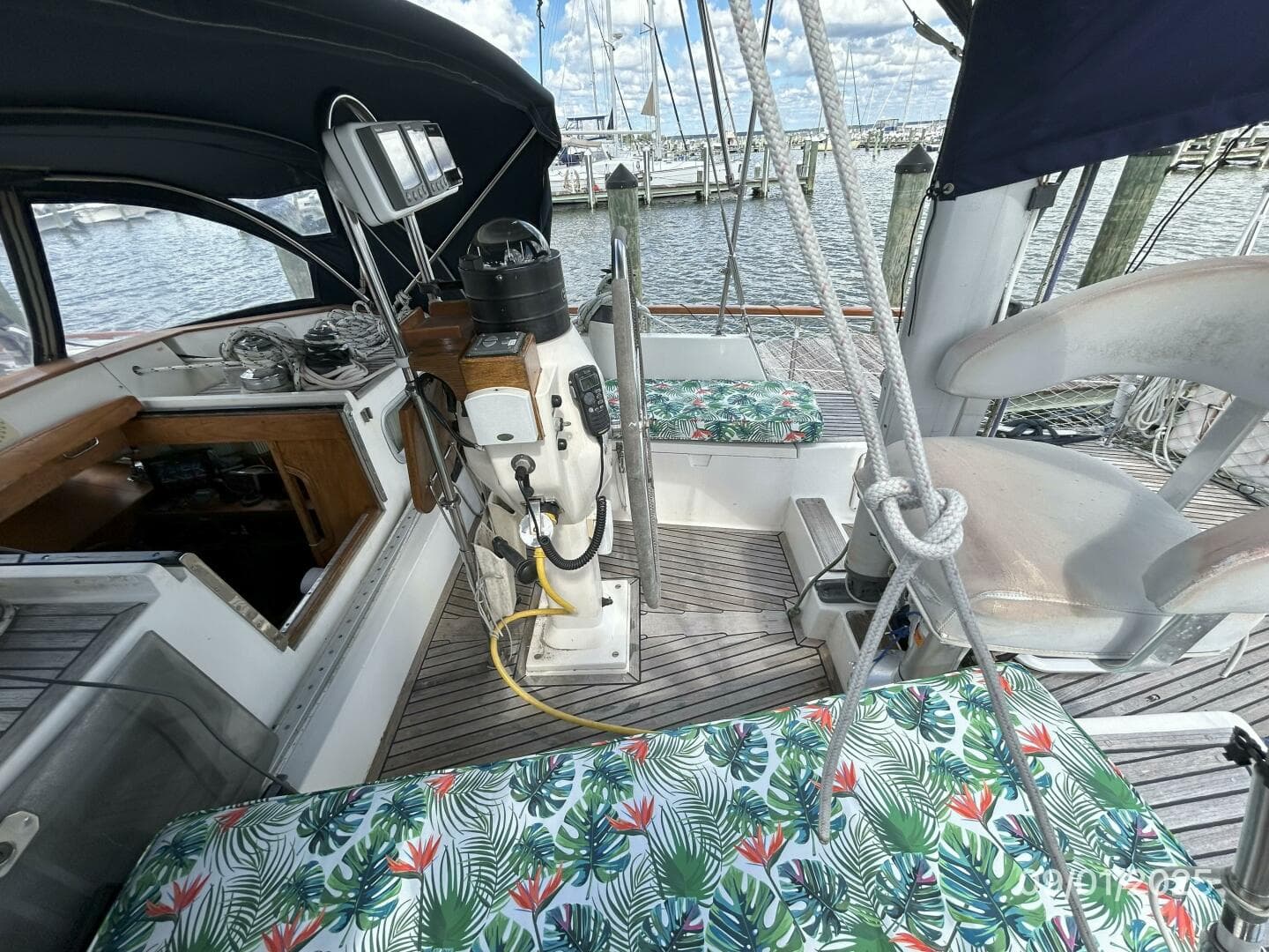 40' Nauticat cockpit starboard