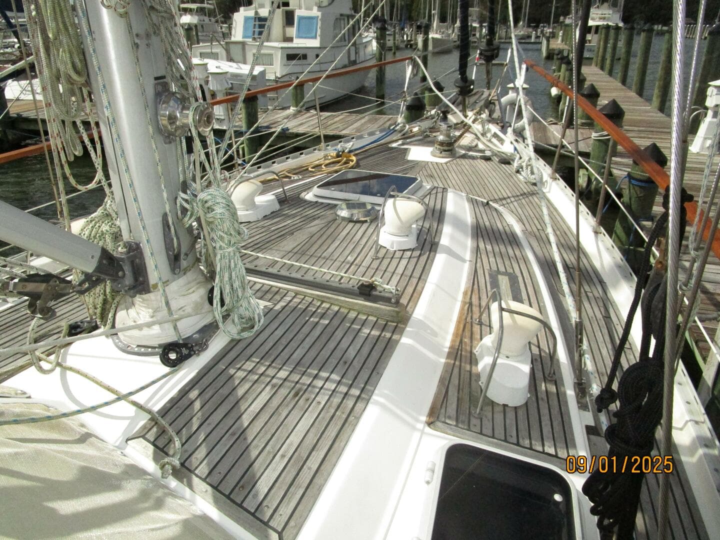 40' Nauticat foredeck2