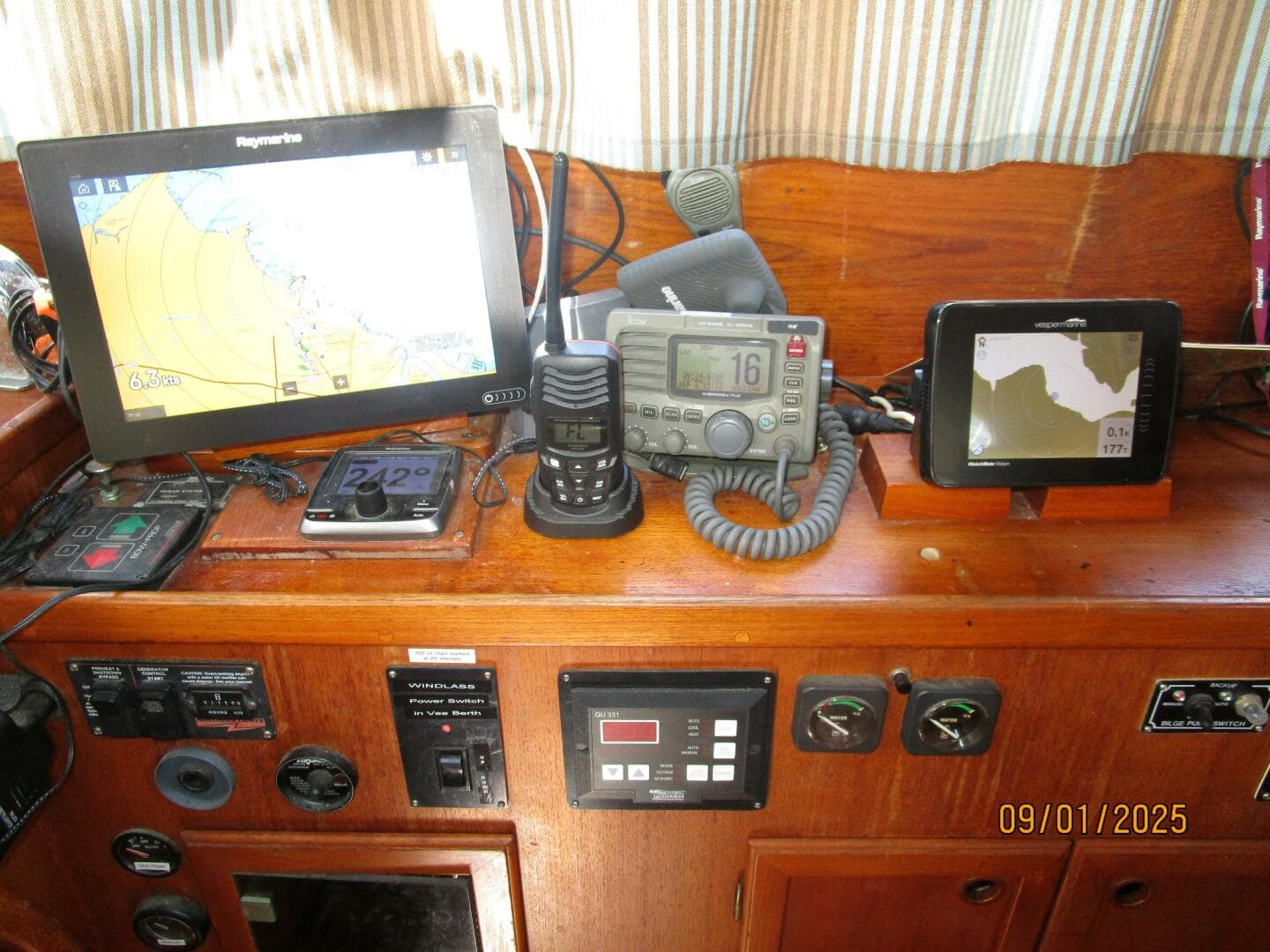 40' Nauticat pilothouse helm2