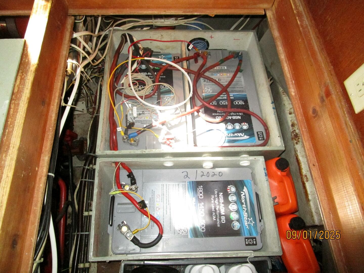 40' Nauticat battery banks