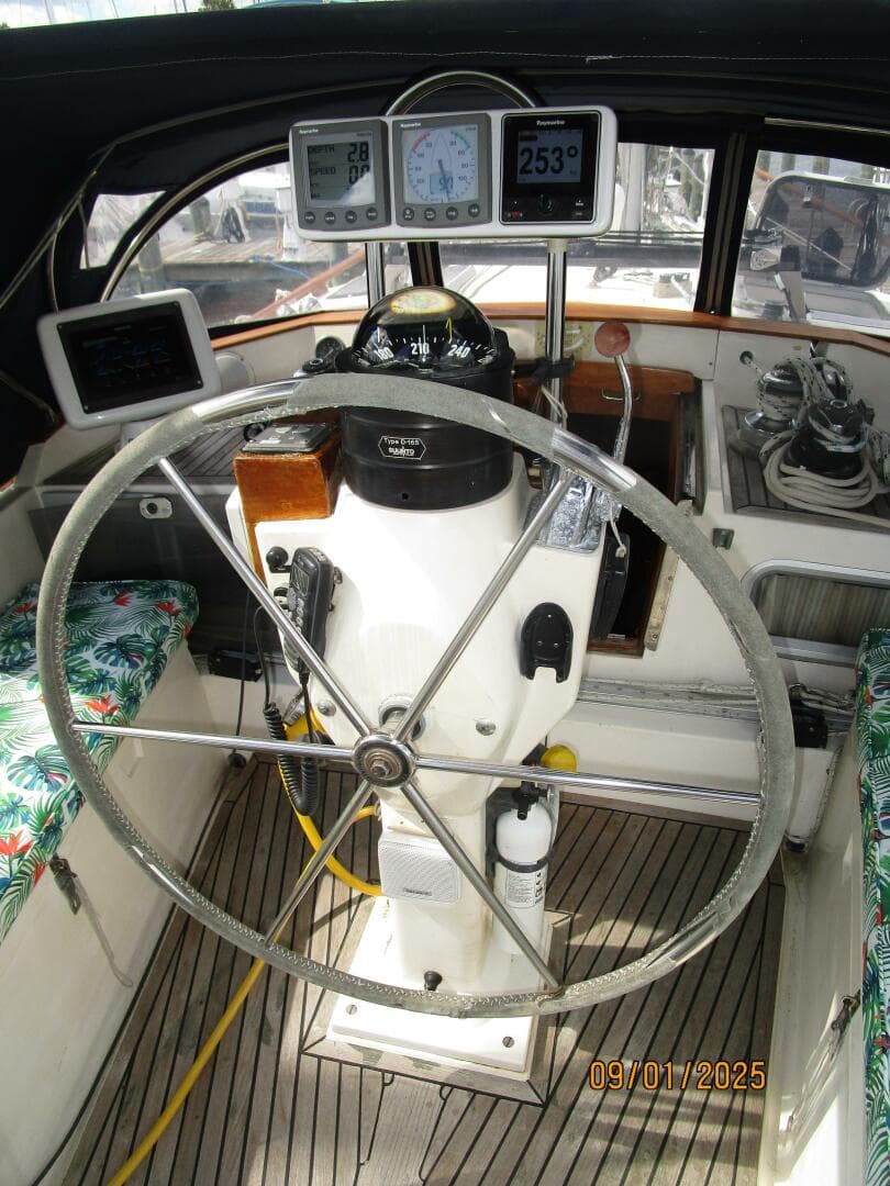 40' Nauticat cockpit helm
