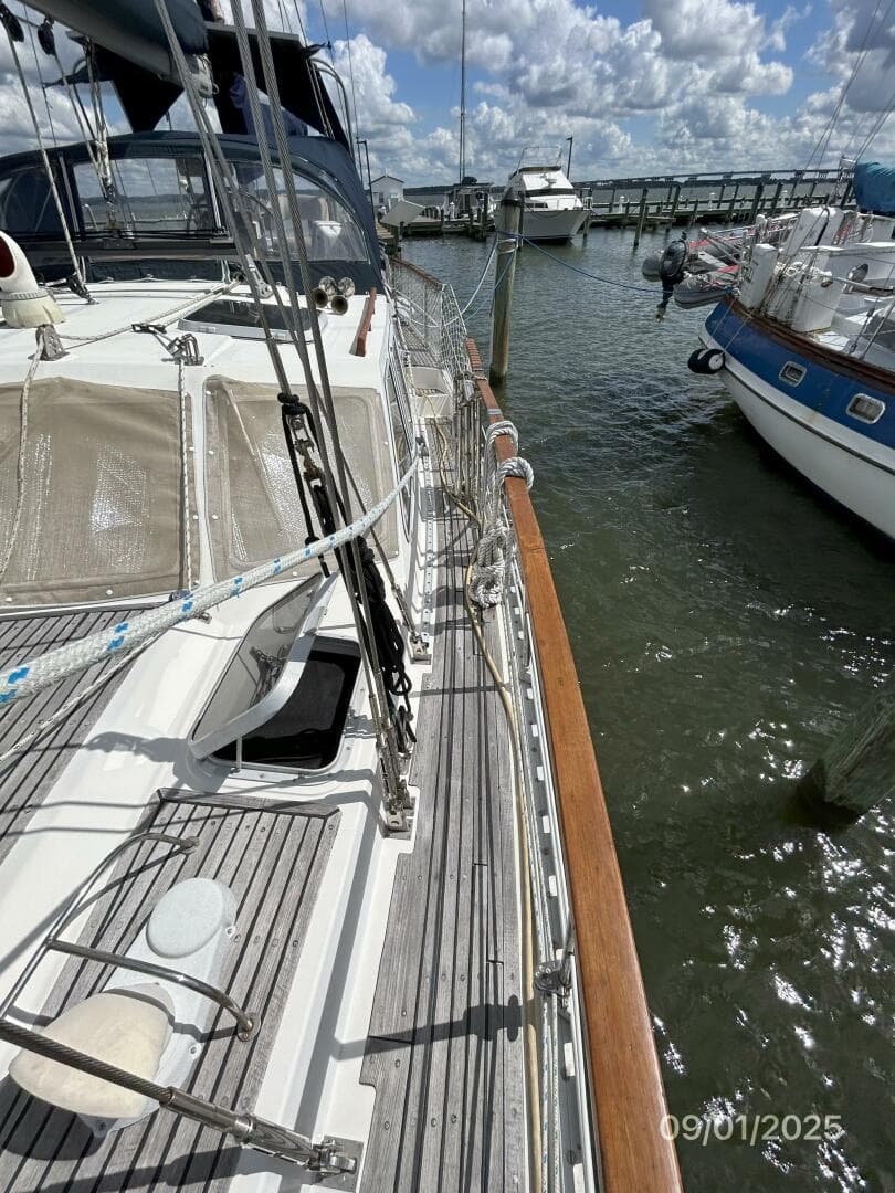 40' Nauticat port side deck2