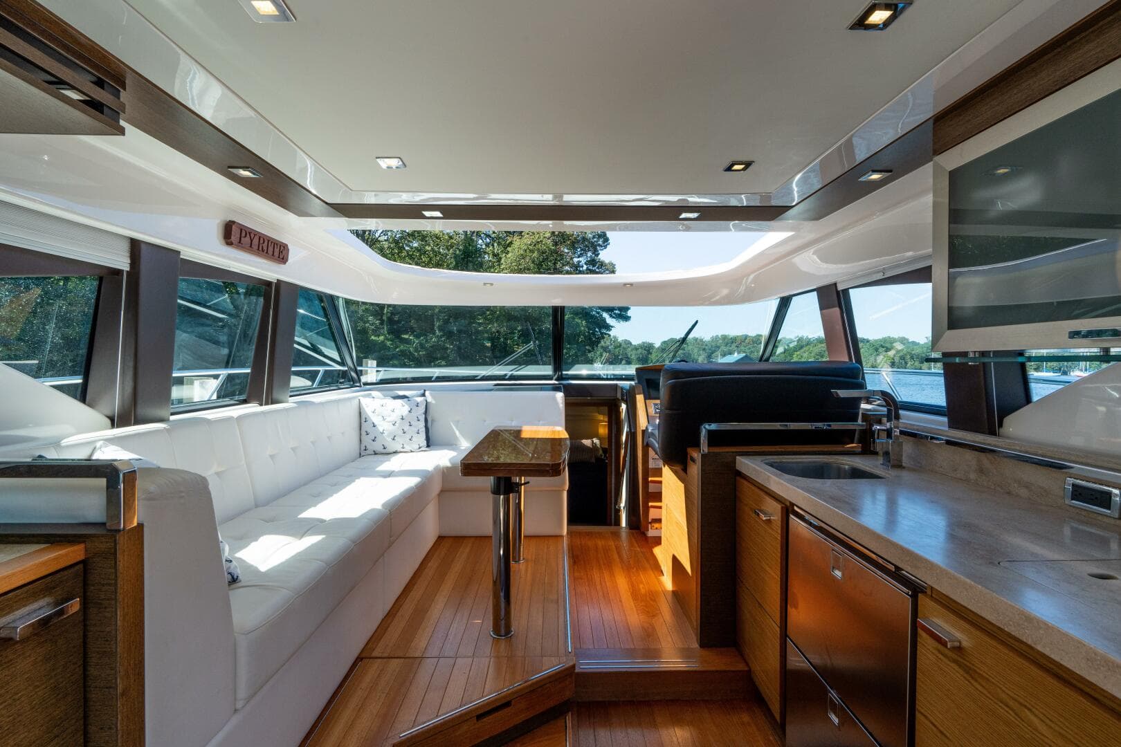 2015 Tiara Yachts 44 Coupe