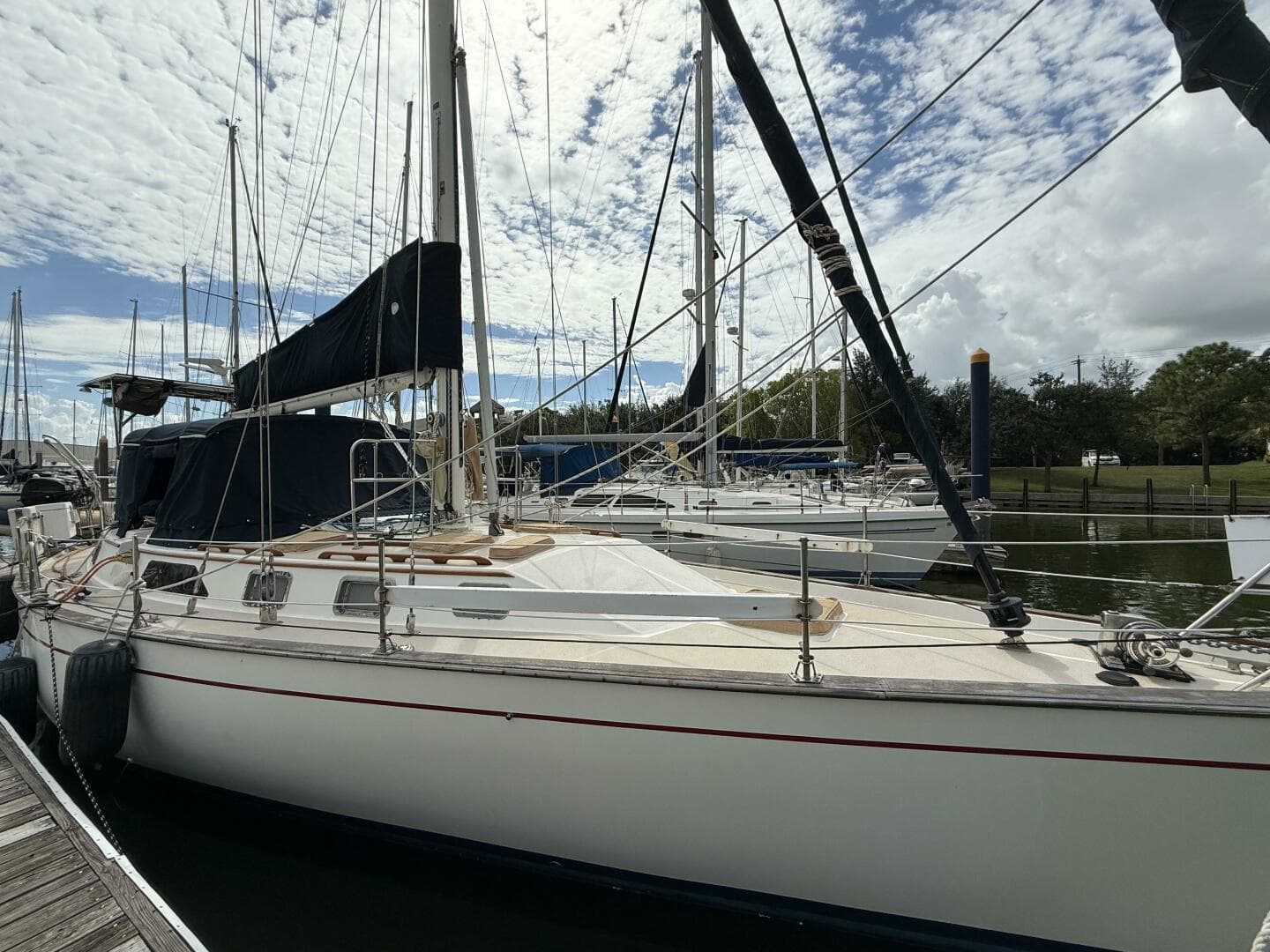 1988 Catalina Morgan 44 Center Cockpit