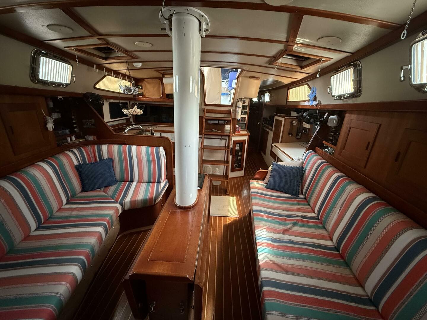 1988 Catalina Morgan 44 Center Cockpit