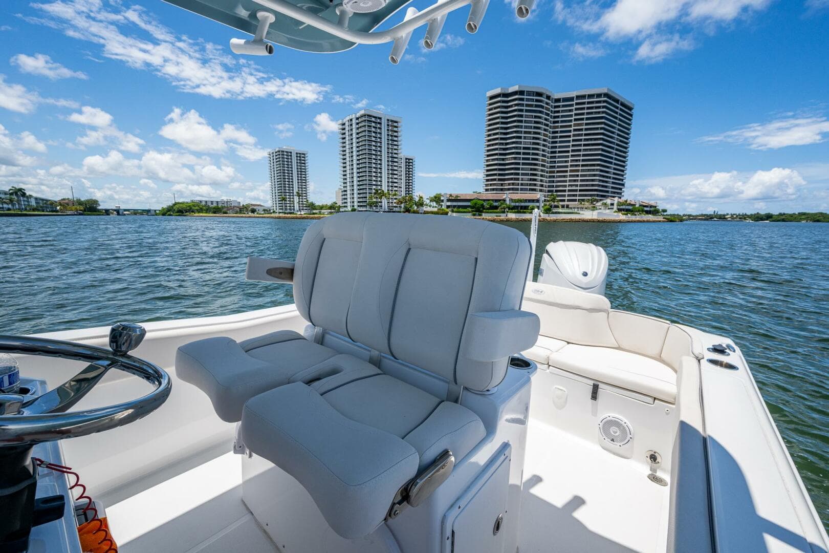 2024 Sea Hunt 239 SE