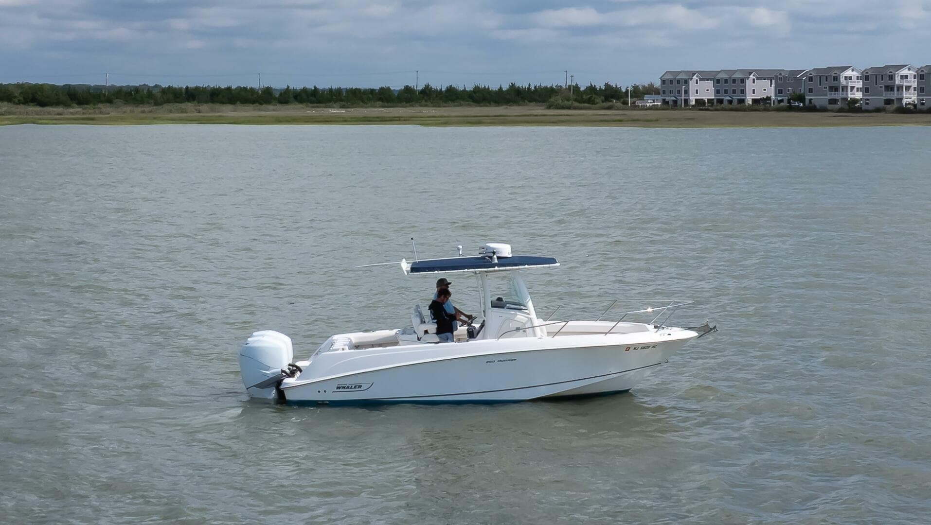 2010 Boston Whaler 250 Outrage