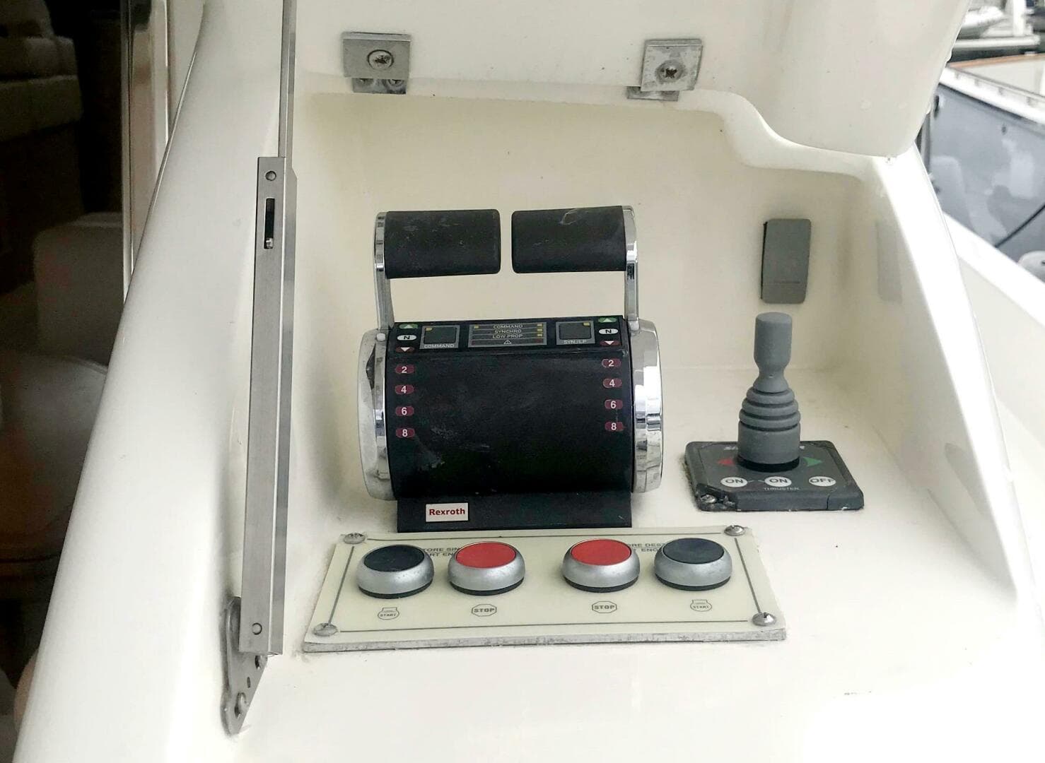 2006 Ferretti Yachts 550