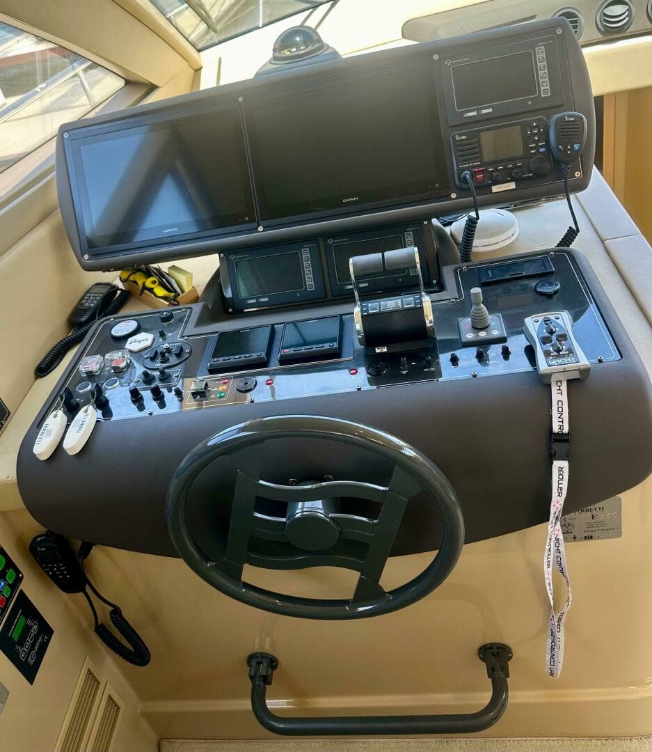 2006 Ferretti Yachts 550