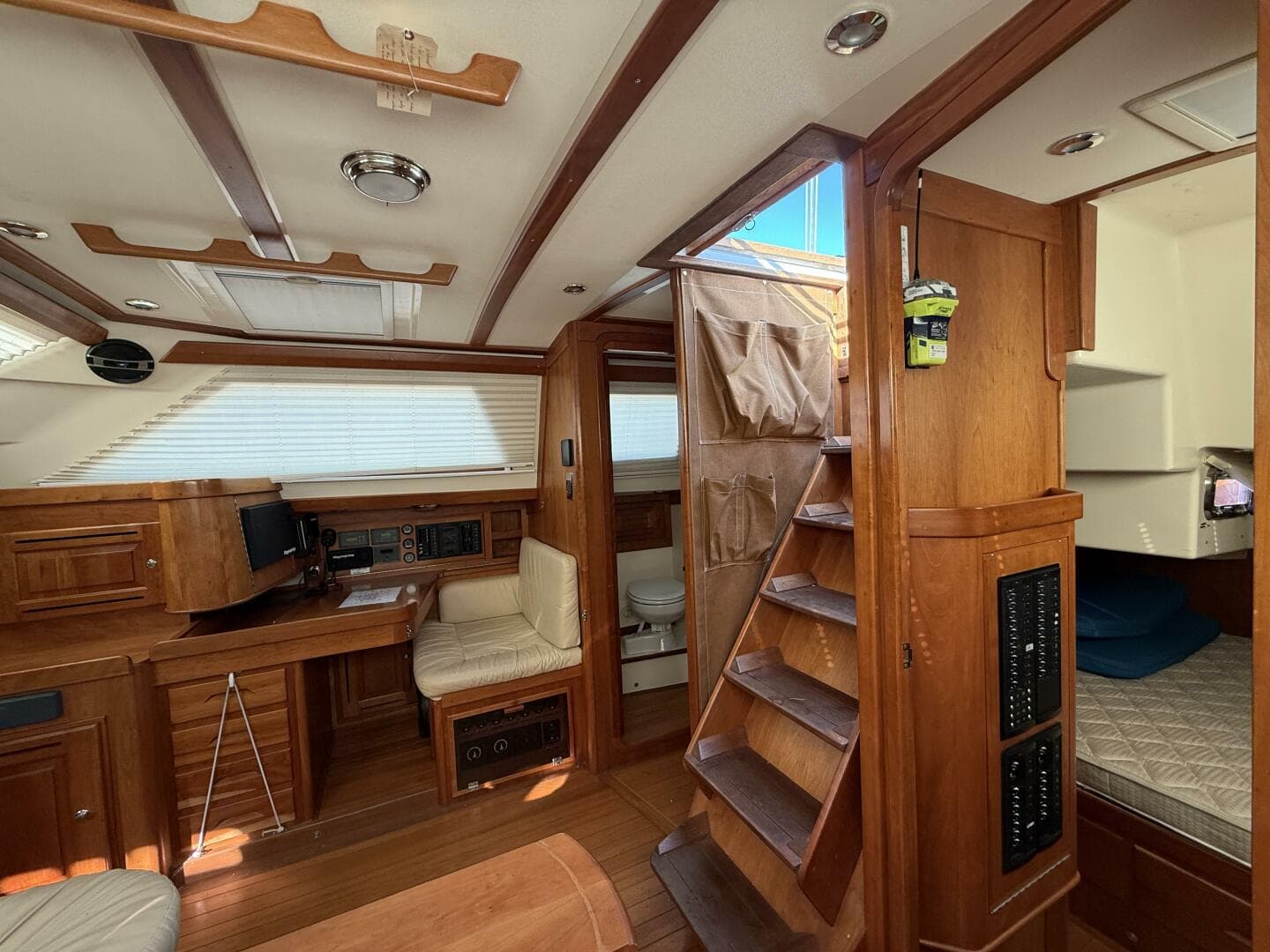 2011 Tartan 47 Glory nav desk