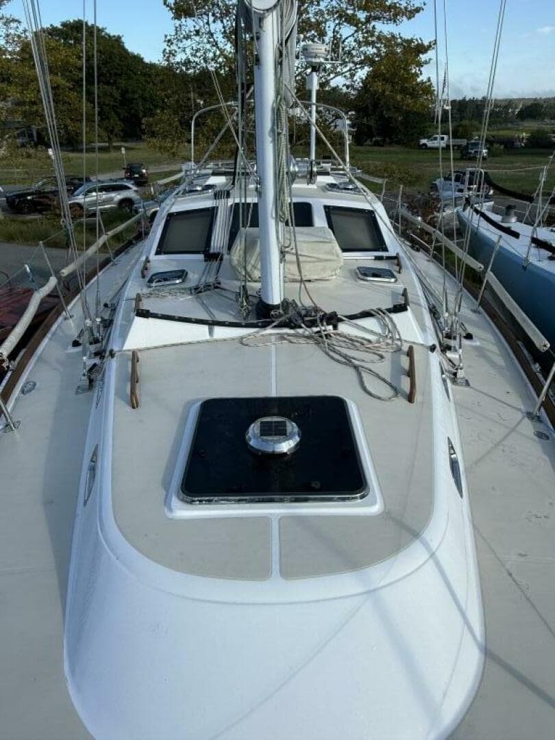 2011 Tartan 47 Glory forward deck looking aftward