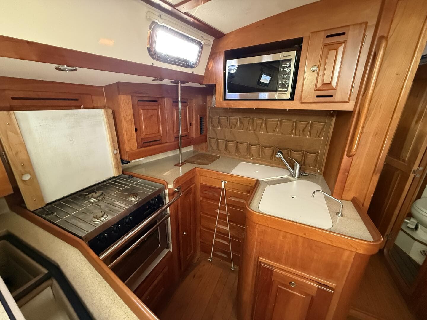 2011 Tartan 47 Glory U-shaped galley