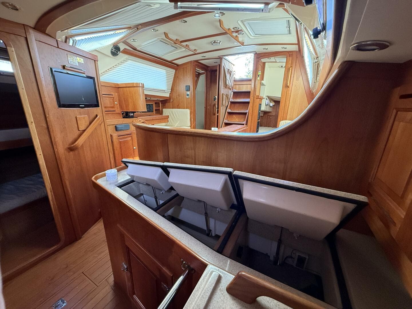 2011 Tartan 47 Glory galley top loafing fridges