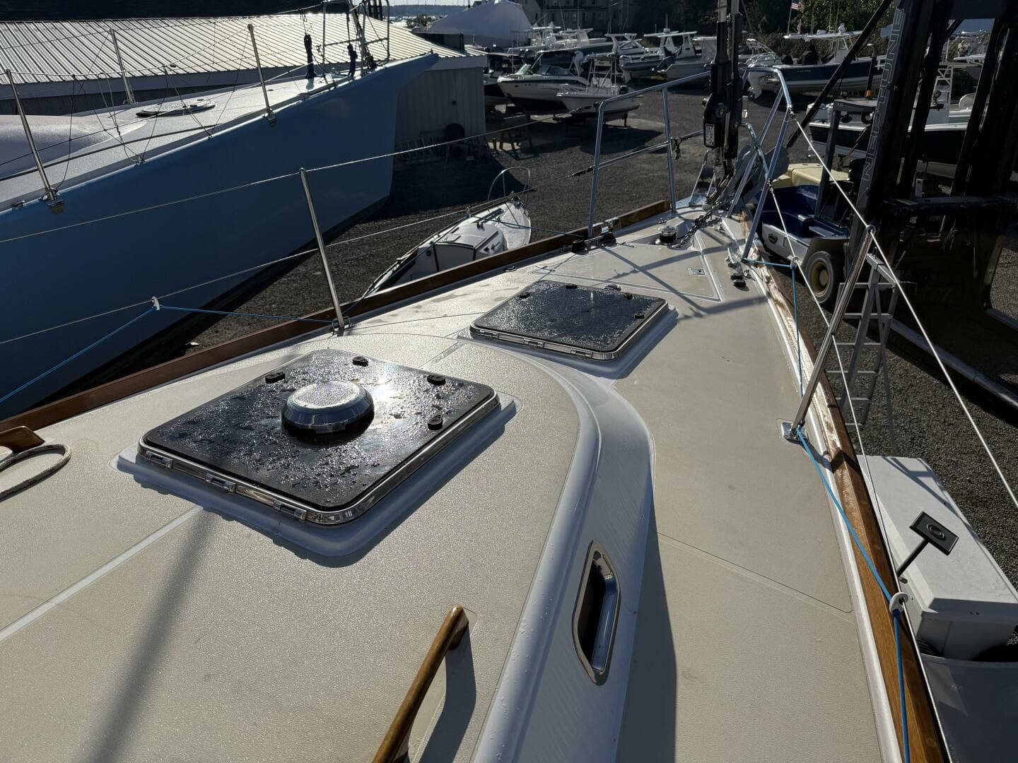 2011 Tartan 47 Glory foredeck