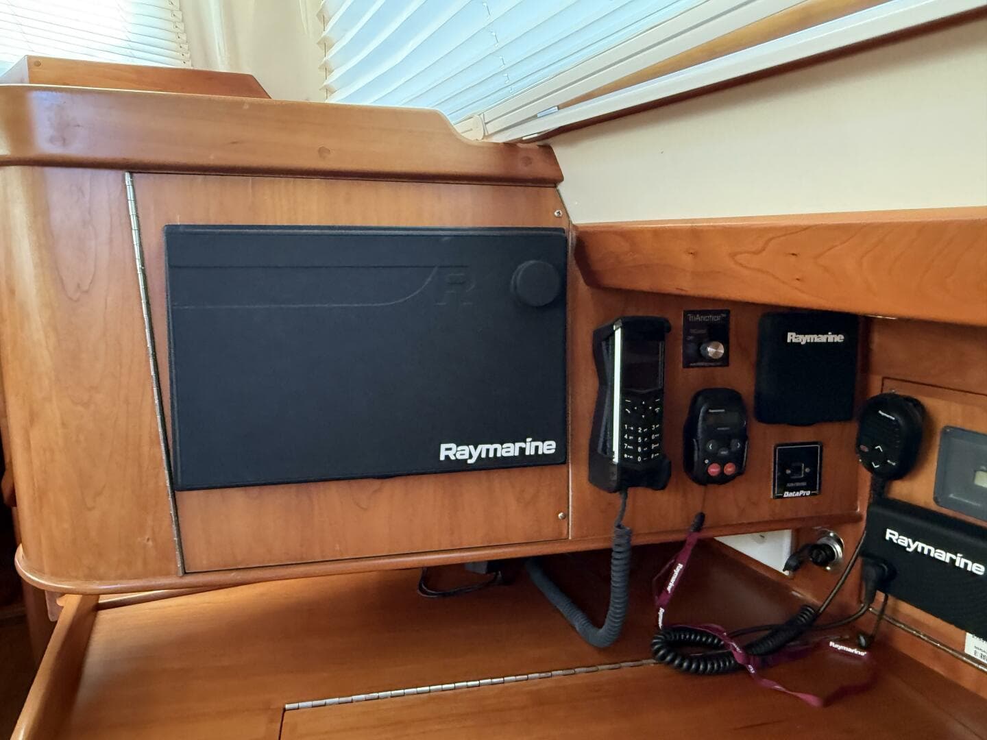 2011 Tartan 47 Glory nav electronics