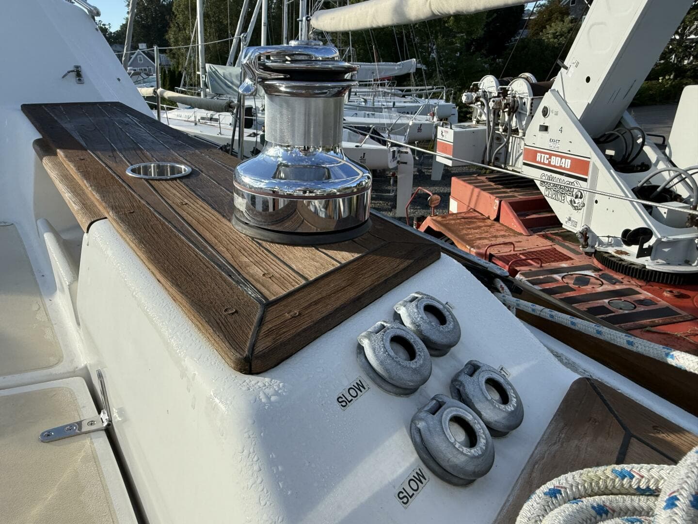 2011 Tartan 47 Glory starboard eectric winch buttons