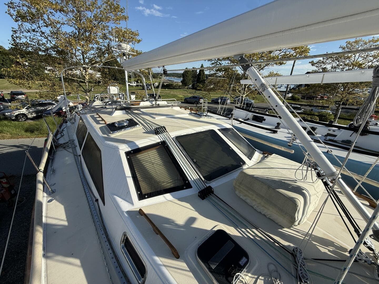 2011 Tartan 47 Glory pilothouse and deck