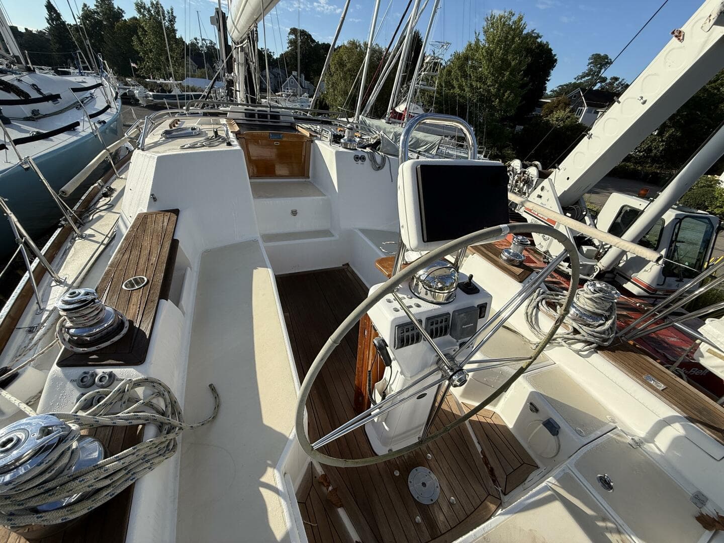 2011 Tartan 47 Glory cockpit and helm