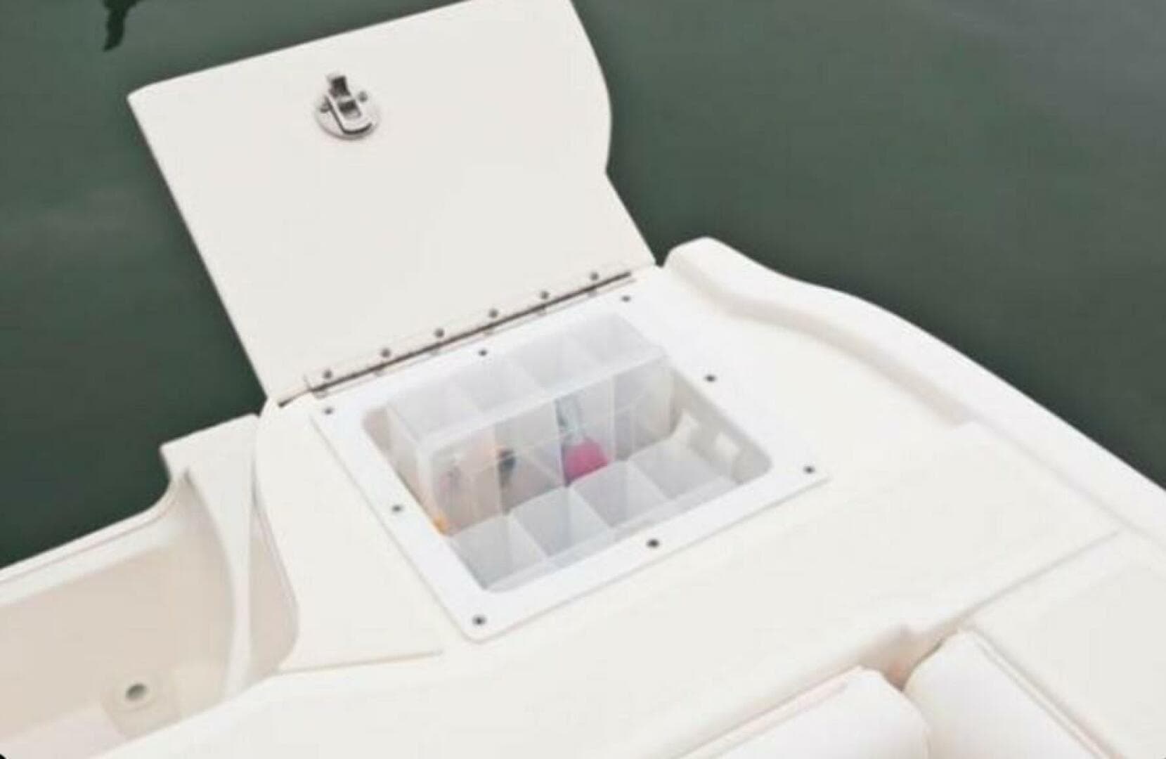 2014 Boston Whaler 220 Outrage