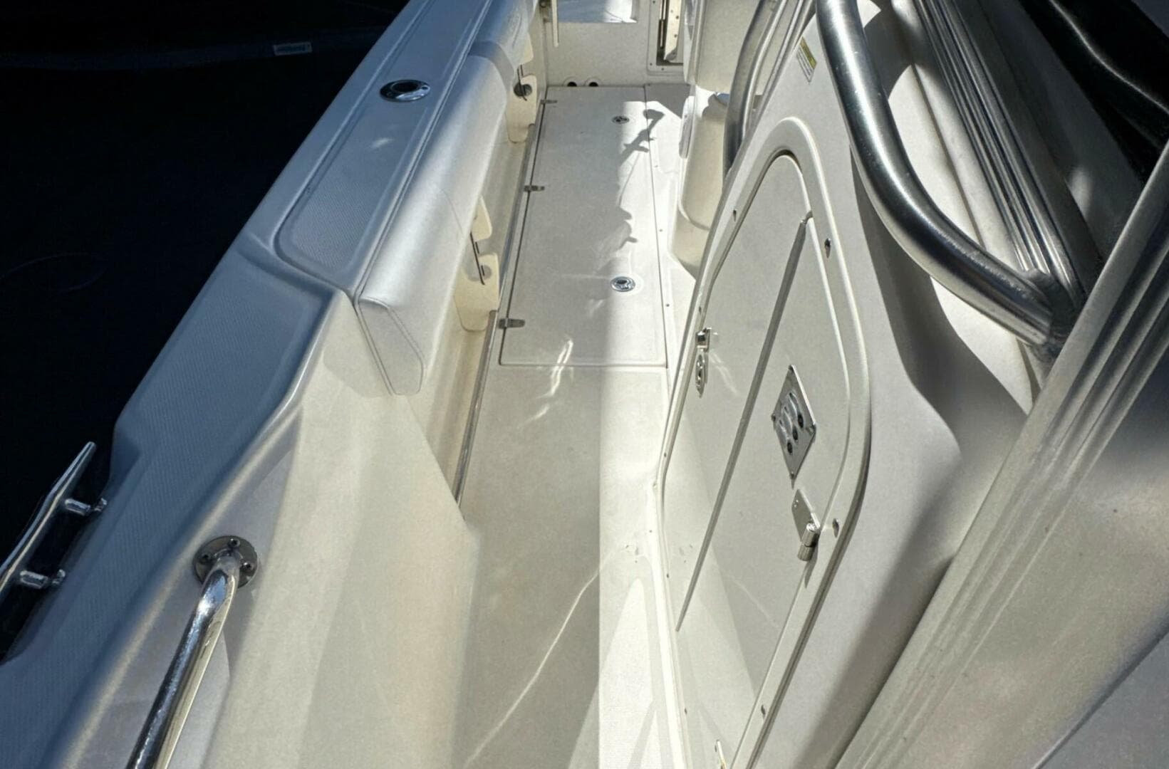 2014 Boston Whaler 220 Outrage
