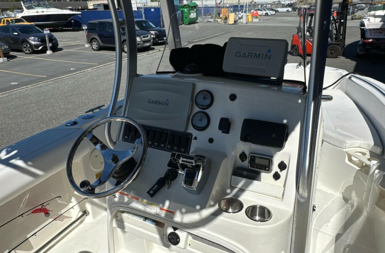 2014 Boston Whaler 220 Outrage