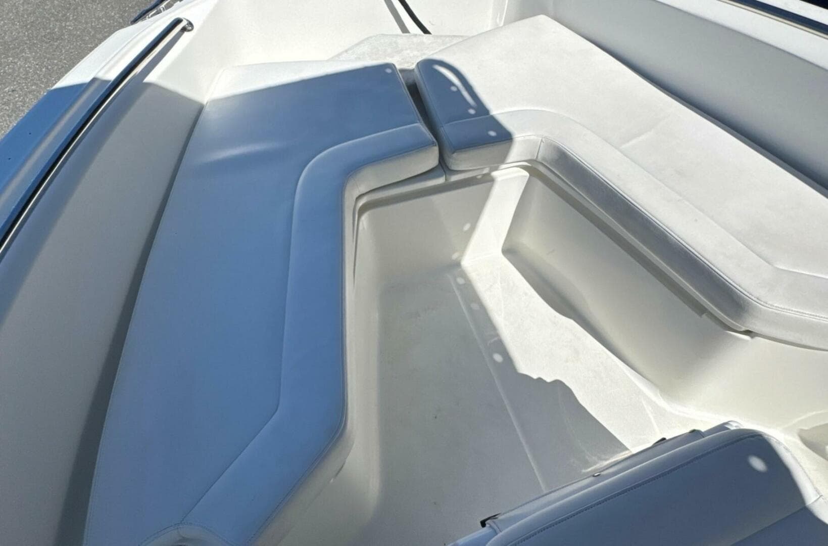 2014 Boston Whaler 220 Outrage