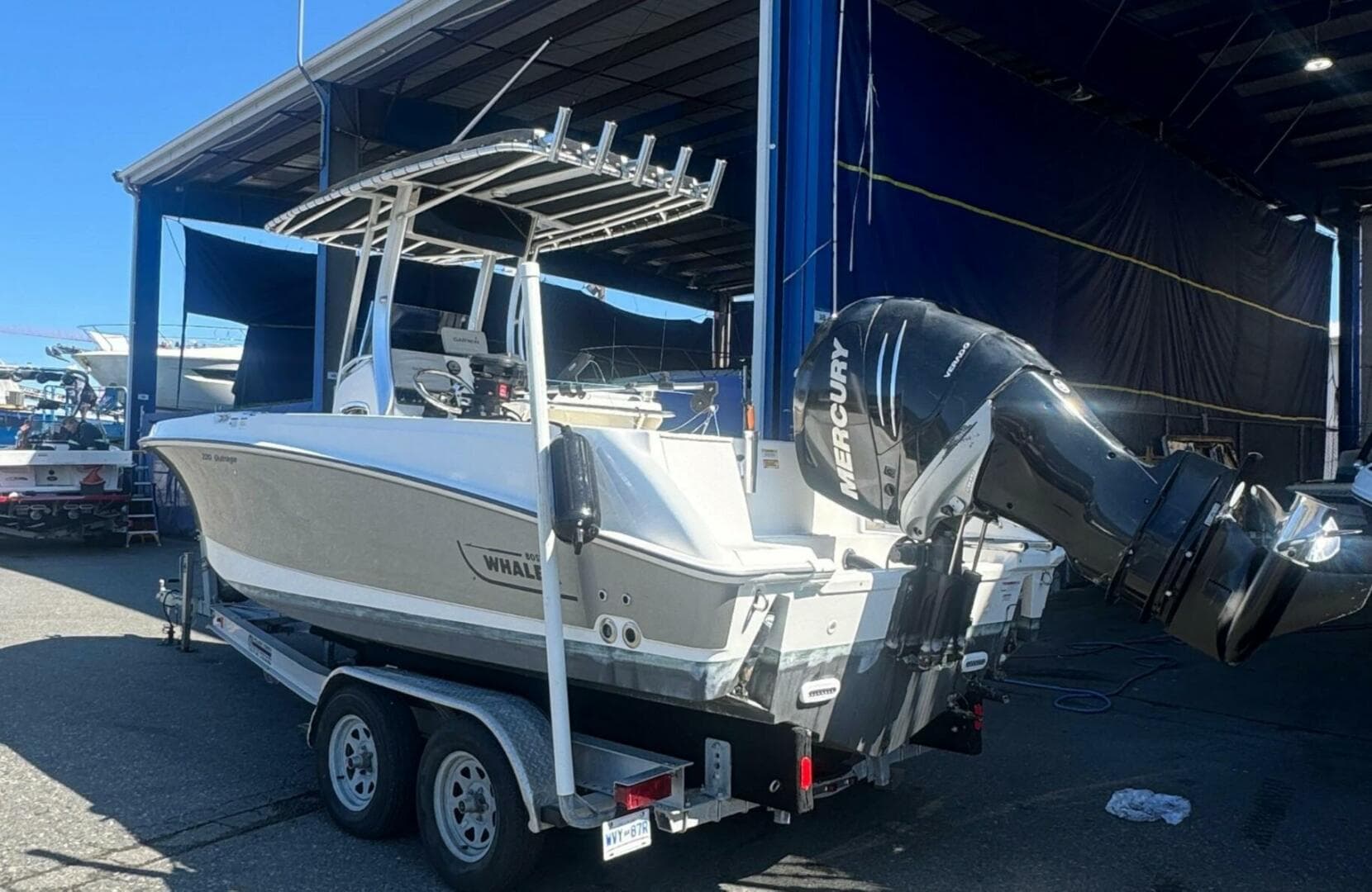 2014 Boston Whaler 220 Outrage