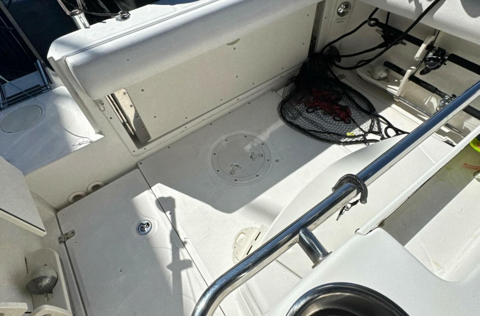 2014 Boston Whaler 220 Outrage