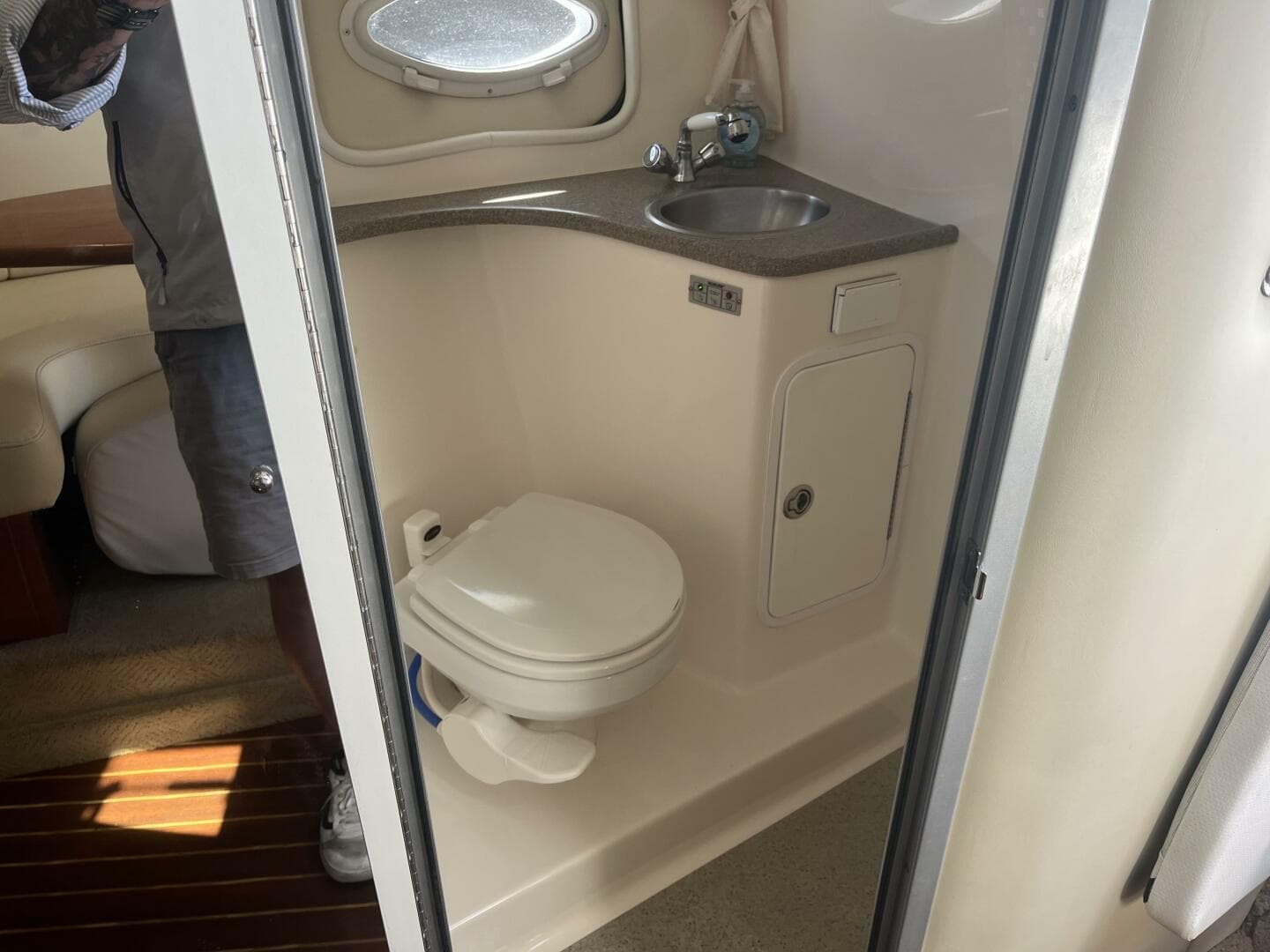 2007 Rinker 320 Express