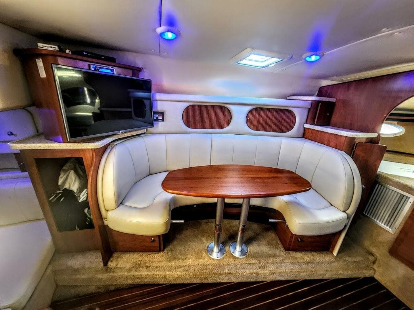 2007 Rinker 320 Express