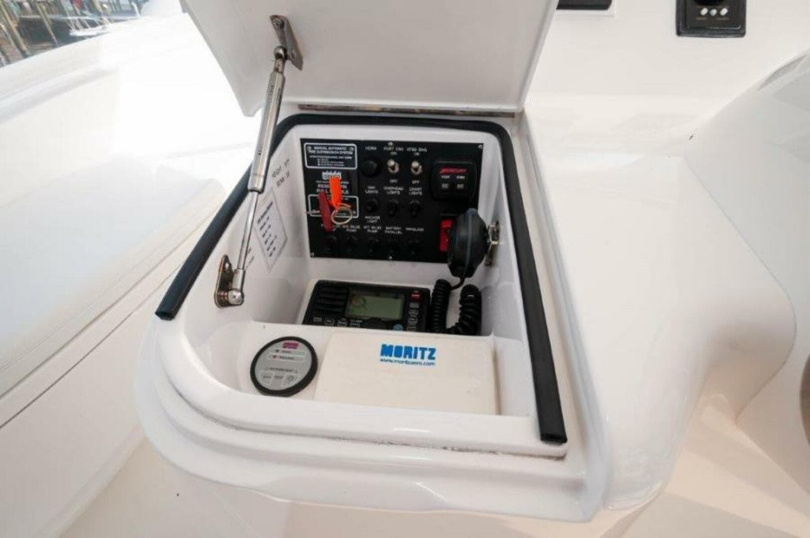 2012 Viking 42 Convertible  Helm 4