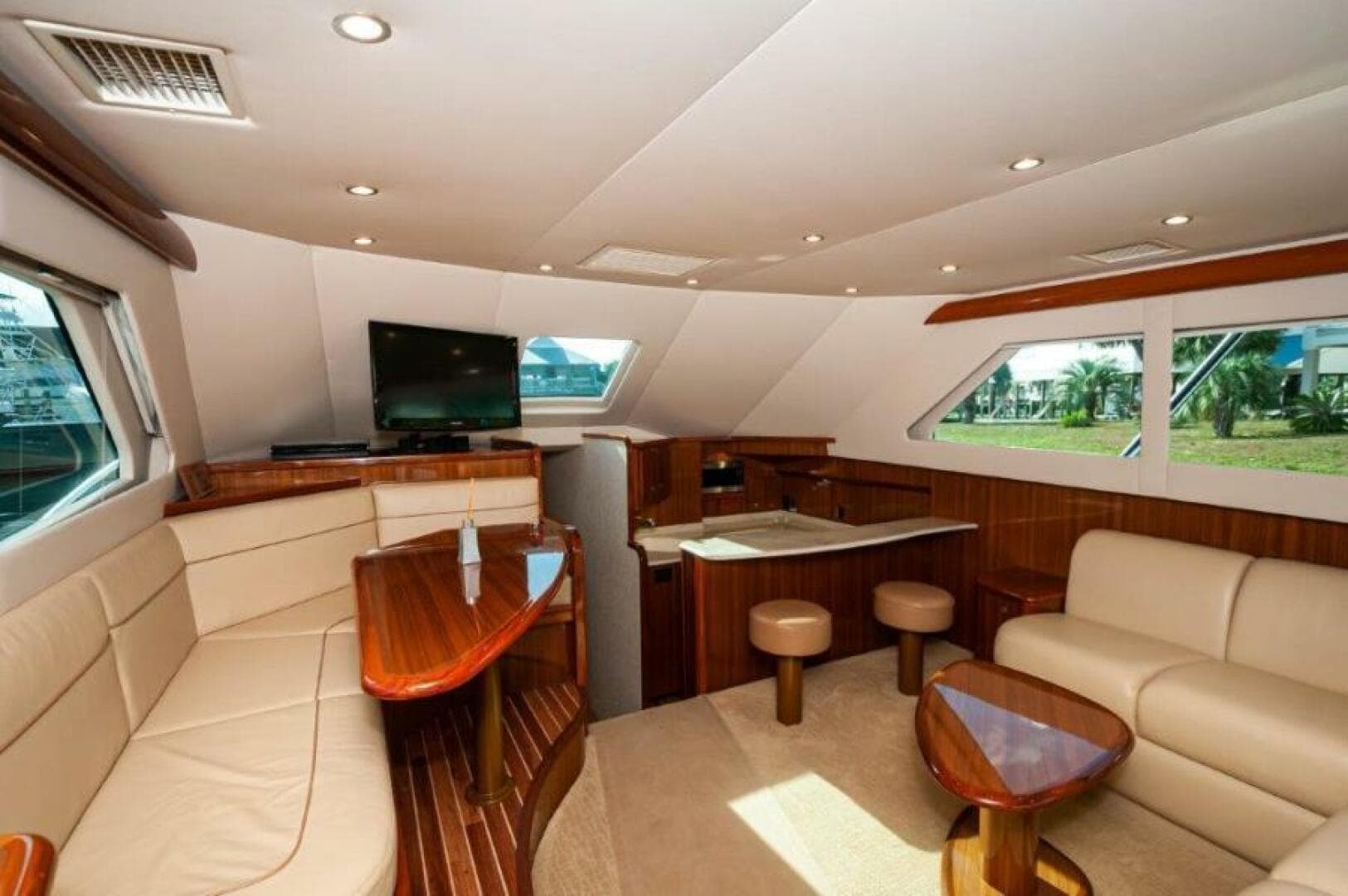 2012 Viking 42 Convertible  Salon 2