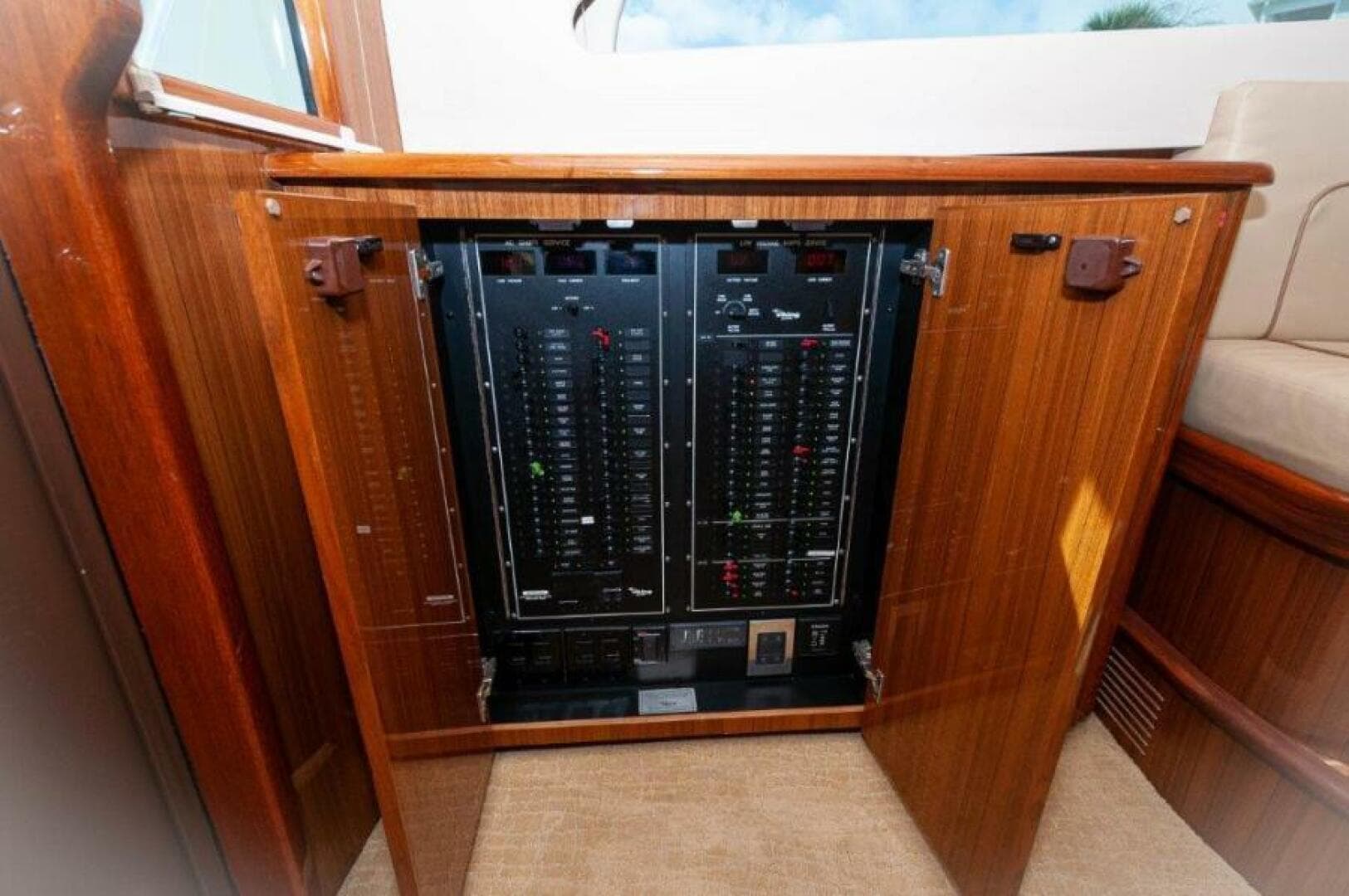 2012 Viking 42 Convertible  Breakers