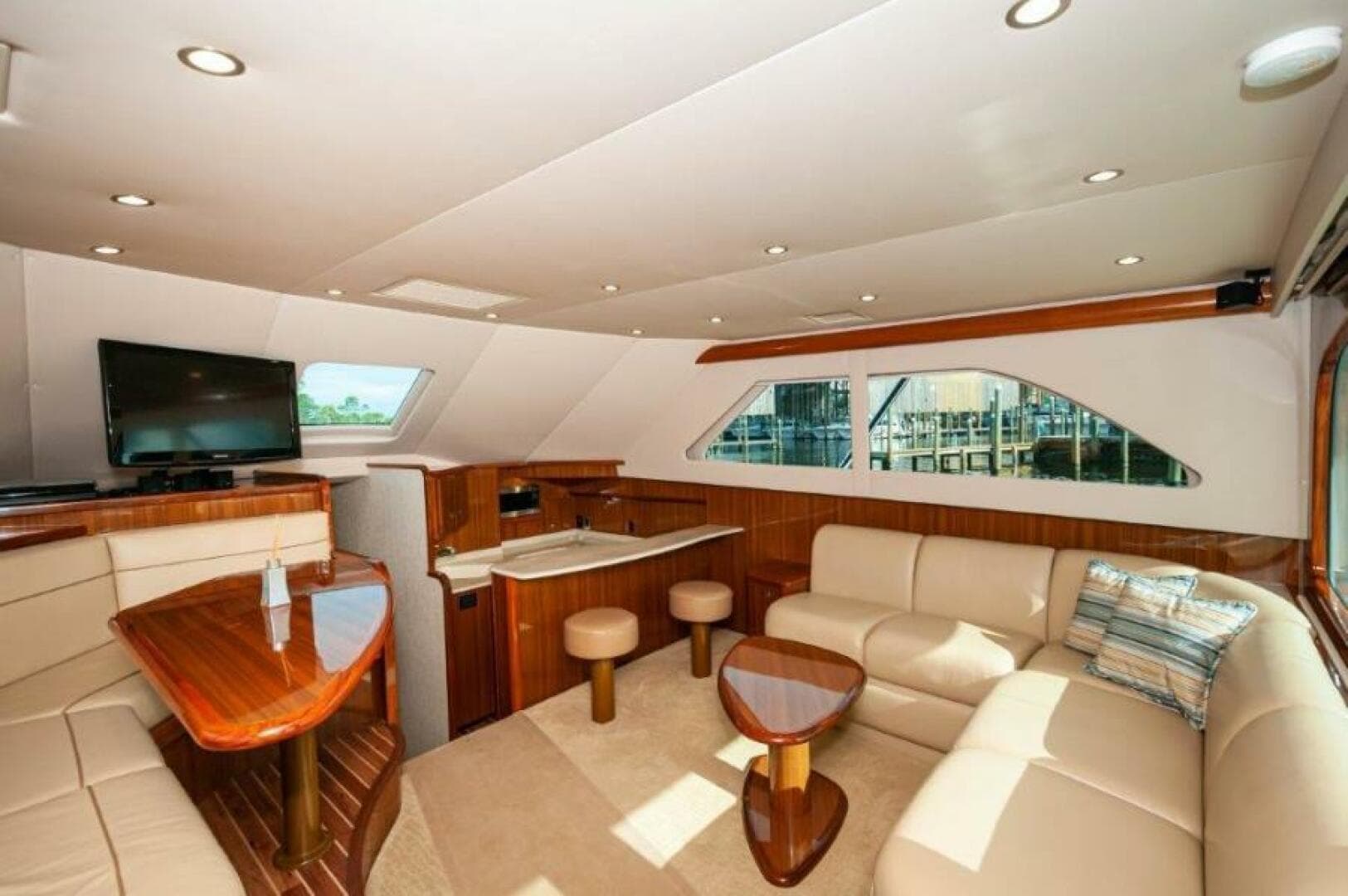 2012 Viking 42 Convertible  Salon