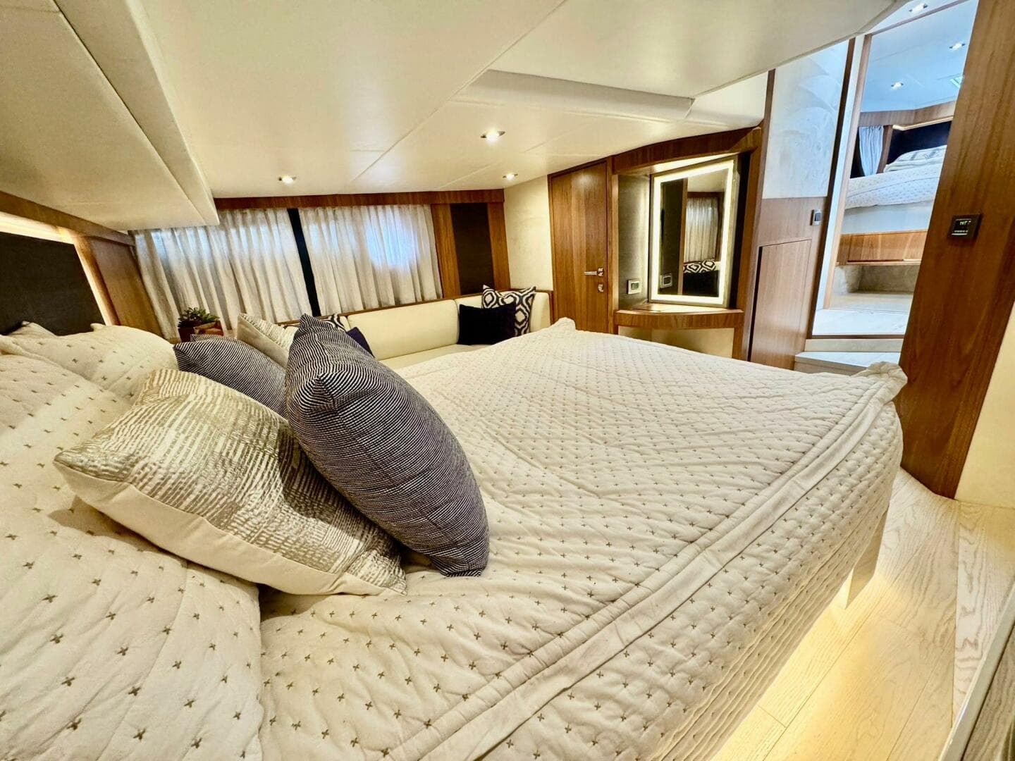 2016 Absolute 45 Sport Yacht