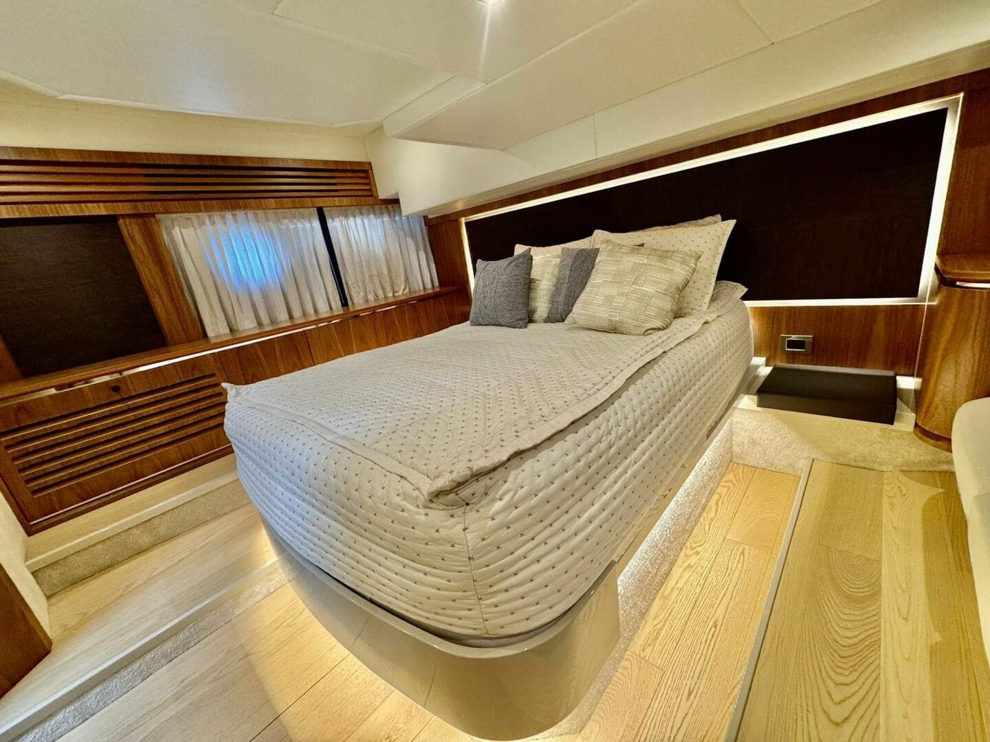 2016 Absolute 45 Sport Yacht
