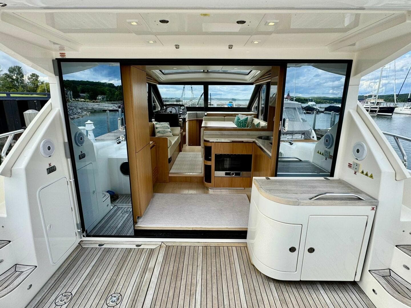 2016 Absolute 45 Sport Yacht