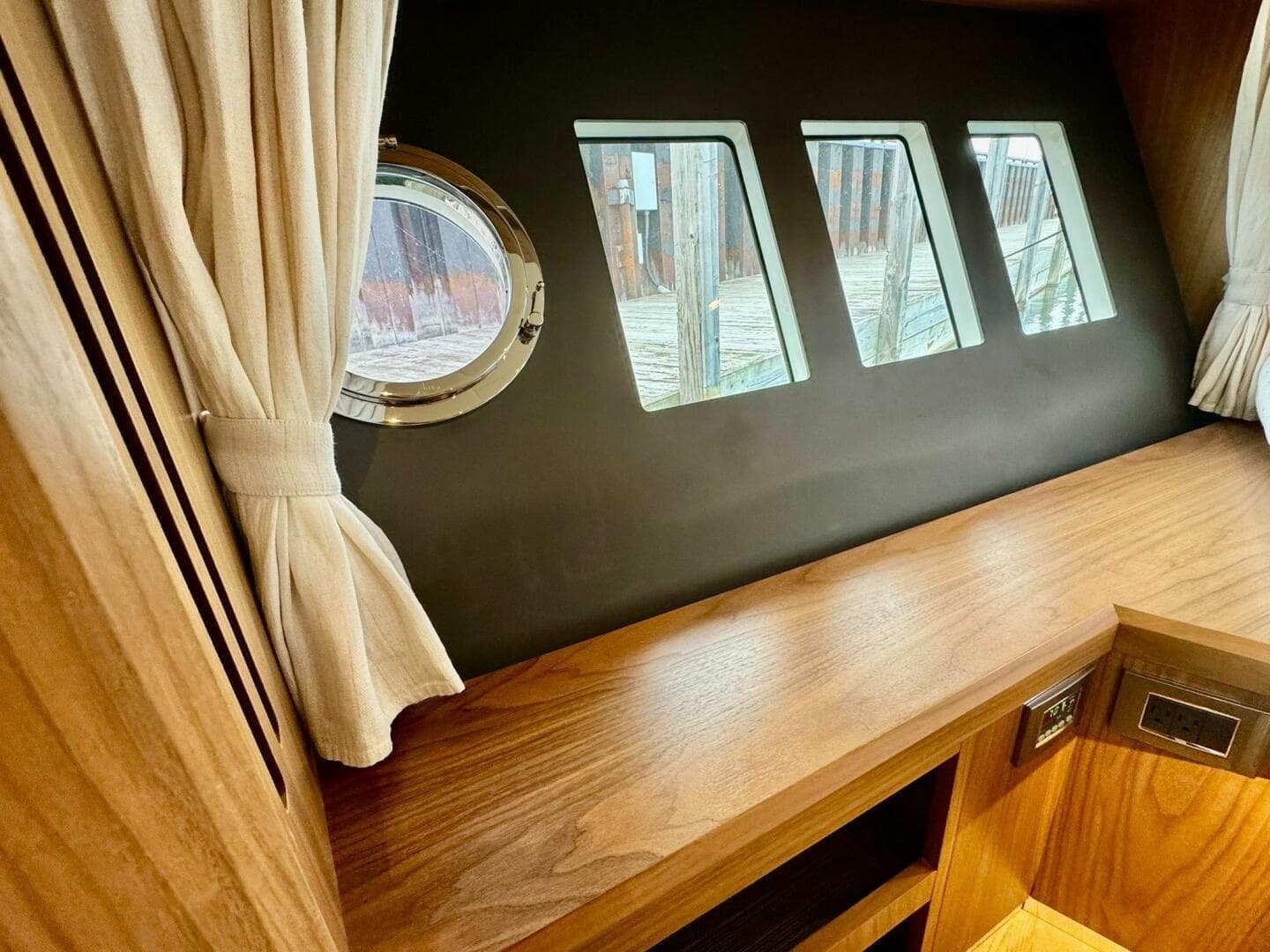 2016 Absolute 45 Sport Yacht