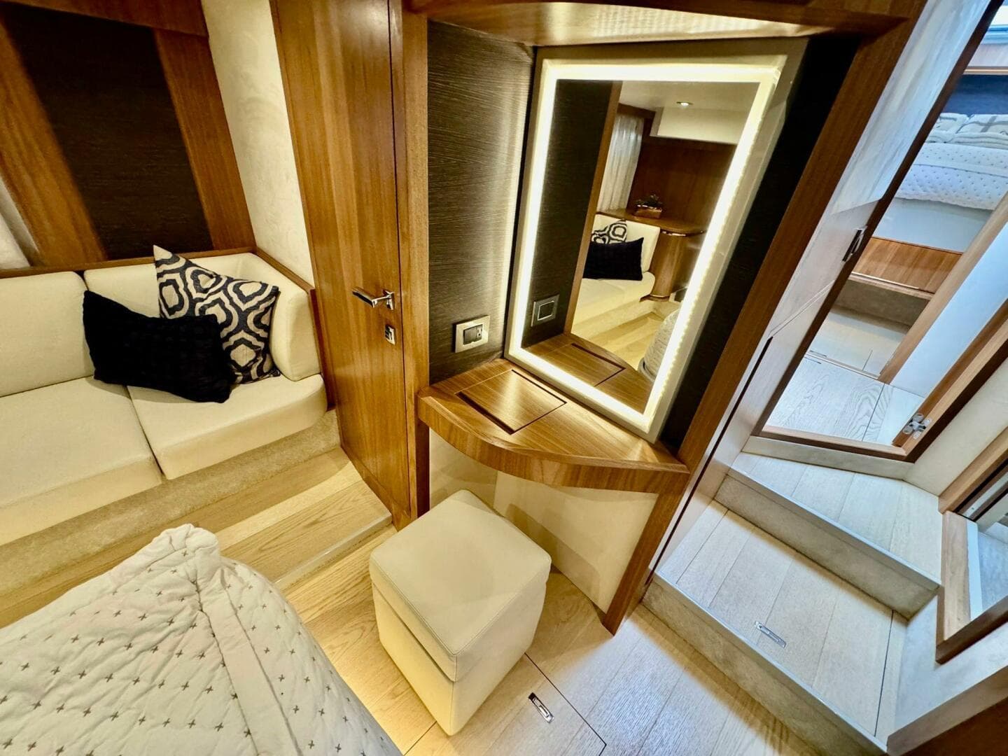 2016 Absolute 45 Sport Yacht