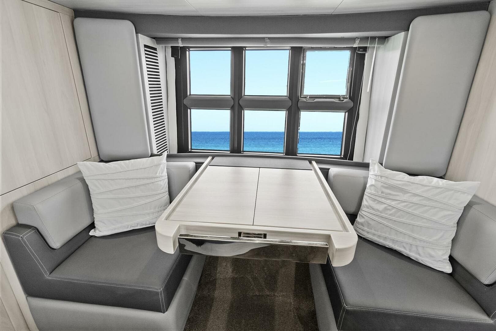 2021 Fairline Squadron 68