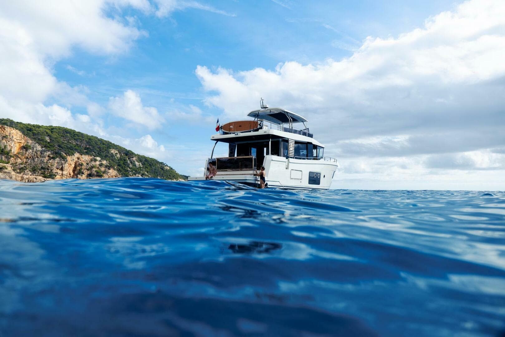 2026 Beneteau Swift Trawler 54