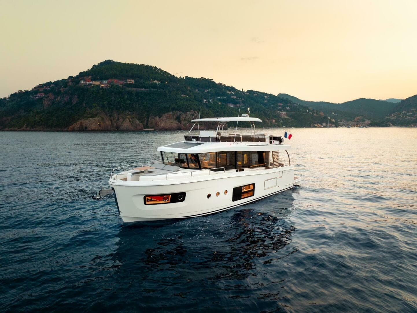 2026 Beneteau Swift Trawler 54